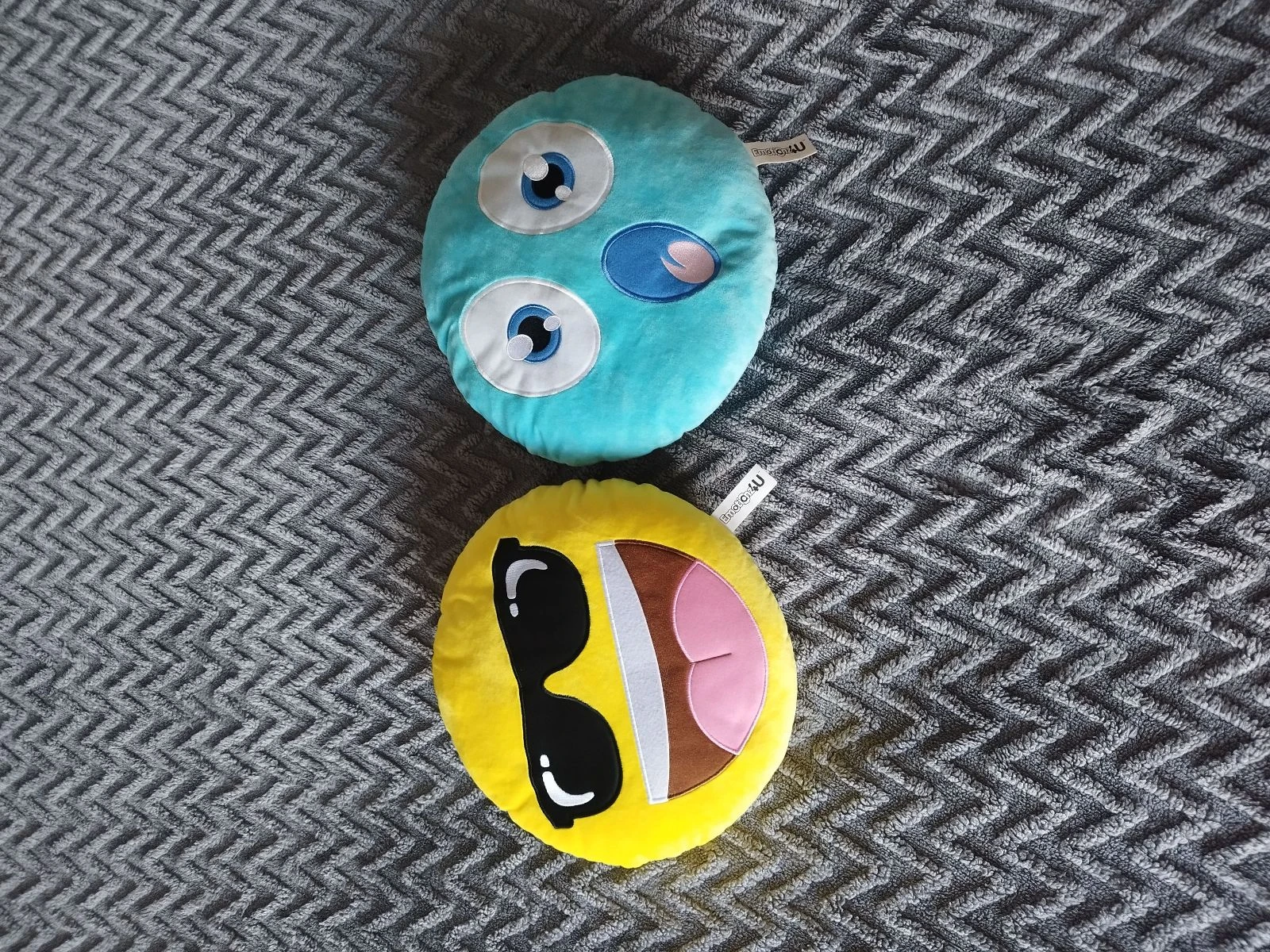 Peluches cojines emojis – photo 2